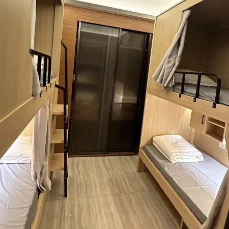 Meijing Youth Apartment (Shenzhen North Station Hongshan Subway Station)