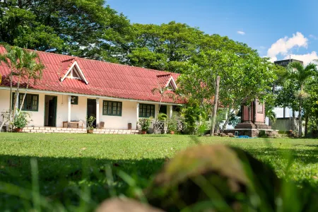 Souchitra Riverside Guesthouse Отели в г. Champasack District