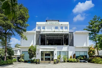 Townhouse Oak Padang near RTH Imam Bonjol formerly Bunda Hotel Hotels in West Padang