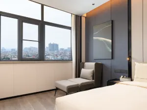 Yunfu Luoding Shizheng GuangChangYaduo Hotel