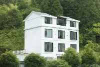 love Homestay 싼칭산풍경구 주변 호텔