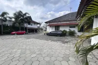 Hotel Limaran 1 Hotels near Titik 0 Kilometer Yogyakarta