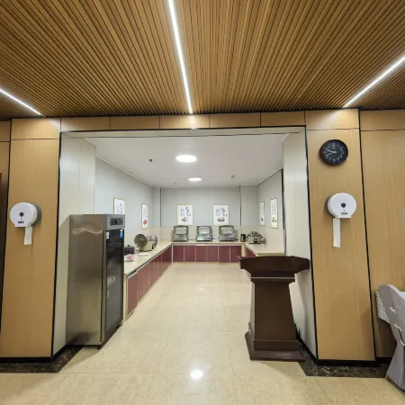 Luohe Wumei Lian Business Hotel