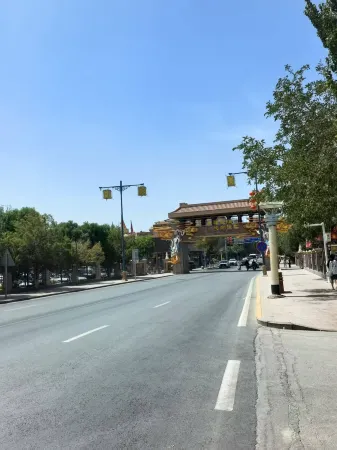 Dunhuang Dongli Zhenxuan Hotel (Dunhuang Night Market)