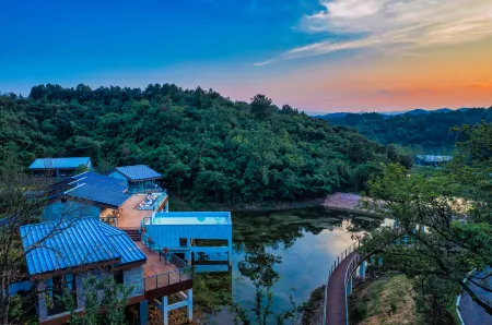 kapok Lane Garden Hotel Отели рядом с достопримечательностью «Xinyang Normal University»