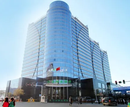 Fugu Shanshuiyangguangjiudian Отели рядом с достопримечательностью «Fugu County Taikoo Li»