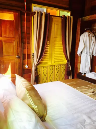 Kampong Pinang Sebatang Beach Resort Отели рядом с достопримечательностью «Tanjung Tuan Forest Recreation»