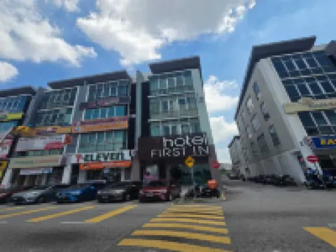 First In Hotel Hotel di Tanjung Dua Belas