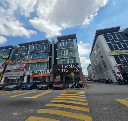 First In Hotel Отели рядом с достопримечательностью «Университет Малайзия МАХЗА»