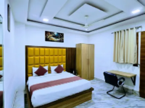 HOTEL AARAV GRAND โรงแรมในมธุระ