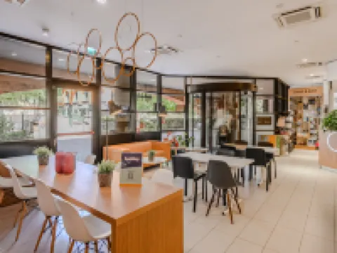 ホティデイ コモ パオリ コモのホテル