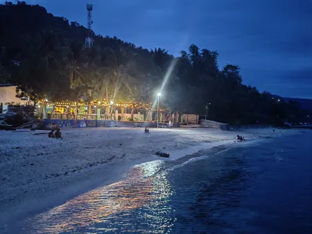 Island Front - Bangcogon Resort and Restaurant Отели в г. Остров Сумилон