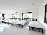 KT Hotel Airport فنادق في 