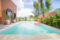 Ubu Villa Gito Gati - 4 Bedrooms Villa in Jogja for Family Hotels in Sleman