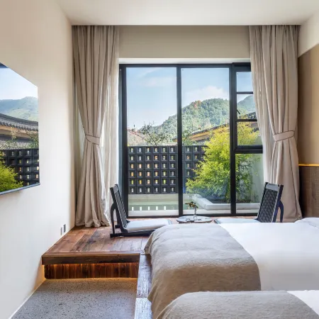 Yiliangfeng Mountain View Vacation Homestay (Longmen Mountain Apricot Plum Peak Scenic Area Branch)
