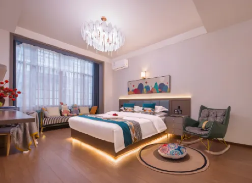 Jing Jing Deng ni Qing She Min Su (Zhangjiajie Tianmenshan National Forest Park Cableway Branch)