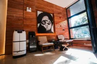 City Wall Homestay (Xiangyang Ancient City North Street Branch)