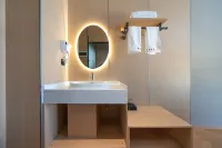 Kunming Greenman Hotel (Guangfu Road Wujiaba Subway Station)