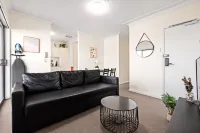 Bright & Comfy 2BR Apartment – Convenient Transit Access, Auburn