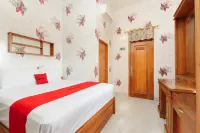 RedDoorz Plus near Mall Sunter - 3-Star