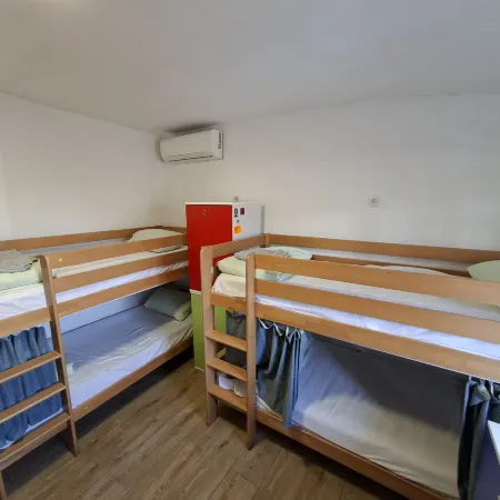 Hostel Downtown Inn