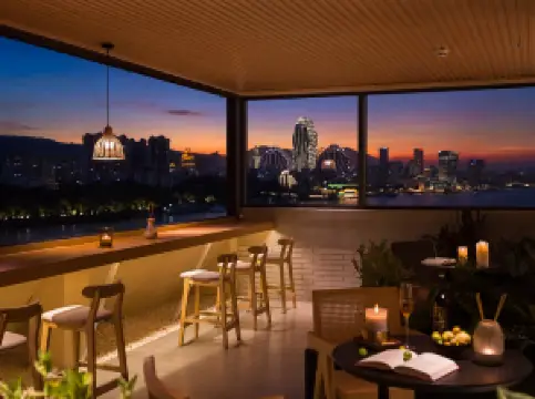 Yunyin Sunrise River View Hotel