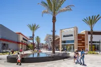 Bright Condo 10 Min from Disneyland W/ Pool & GYM