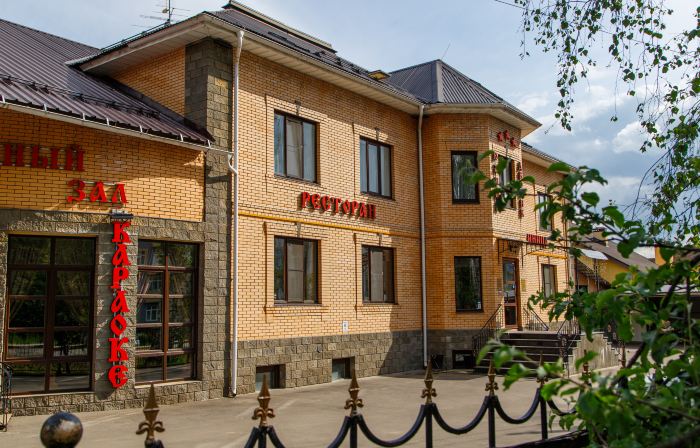 Yuzhny Dvorik Country Complex