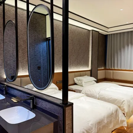 Holly Hotel
