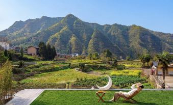 Cloud Bamboo Retreat | Avatar Mountains ,3-min walk to the  Zhangjiajie Forest Park