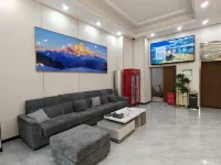 Bojing Yunting Hotel (Jinghe Jinshashan Pedestrian Street)