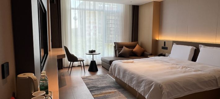 Zhiyue Light Luxury Hotel Hotel di Pingjiang