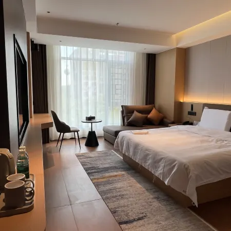 Zhiyue Light Luxury Hotel