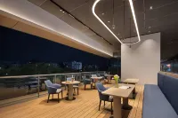 OKDAY Hotel (Nantou Railway Station, HaiYa Mega Mall, Zhongshan) - parkir