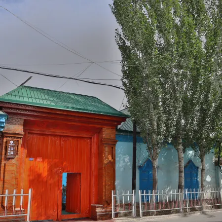 Yining Ancient Tree Courtyard Homestay