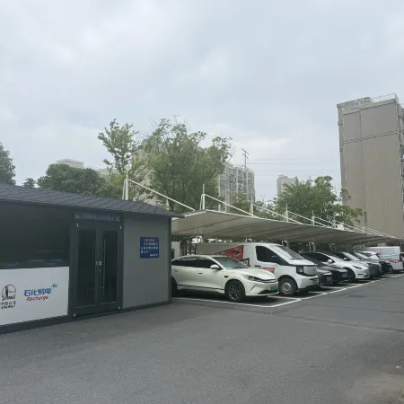 Vienna International Hotel(Lujiang Huizhou Avenue Wuli South Road)