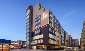 Jiangmen LOFEI Luofei Design Hotel (XinhuI Mingyuan Xintiandi Plaza)