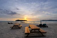 Cenanghill Beachfront Hotels in 