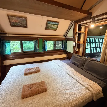 Good Life Dacha Riverside & Parkside Retreat