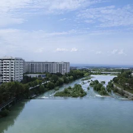Taibai Mountain is not late · Riverside Pool Home