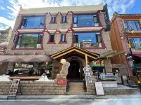 Iron-eating Beast · Designer Homestay (Changpinggou Scenic Area Store) - Inns