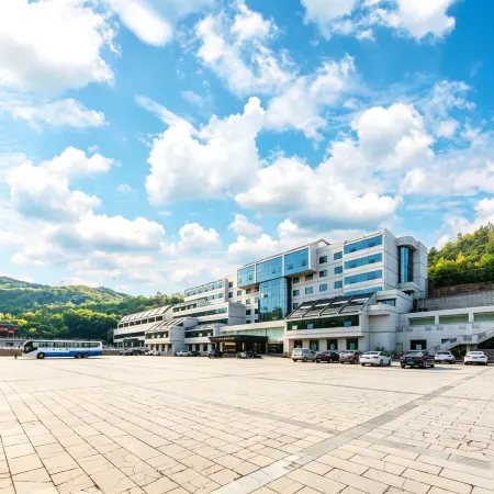 HILLSIDE GRAND HOTEL