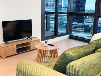 Panoramic Harbour & City Views | Luxe 2BR + Parking - 3 stelle
