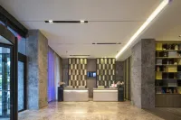 Yishang Hotel (Jiayu Longwan Peninsula) - parking