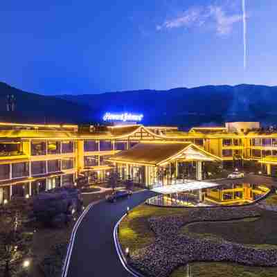 Howard Johnson Lake Serenity hot springs hotel Xichang Hotel Exterior