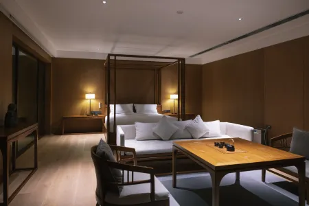 Zhongnan Jingzhuang Hot Spring Resort Отели рядом с достопримечательностью «Chiang Kai-shek Northwest Palace»