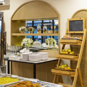Darley Hotel Chiangmai Отели рядом с достопримечательностью «Рынок Warorot»