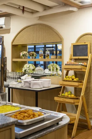 Darley Hotel Chiangmai Отели рядом с достопримечательностью «S.W.A.T Chiang Mai»