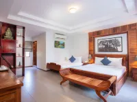 Indra Porak Residence Hotel Hotels near Wat Chowk