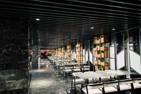 Aoshang Hotel (Hanzhong High-speed Railway Station) Отели в г. Ханьчжон